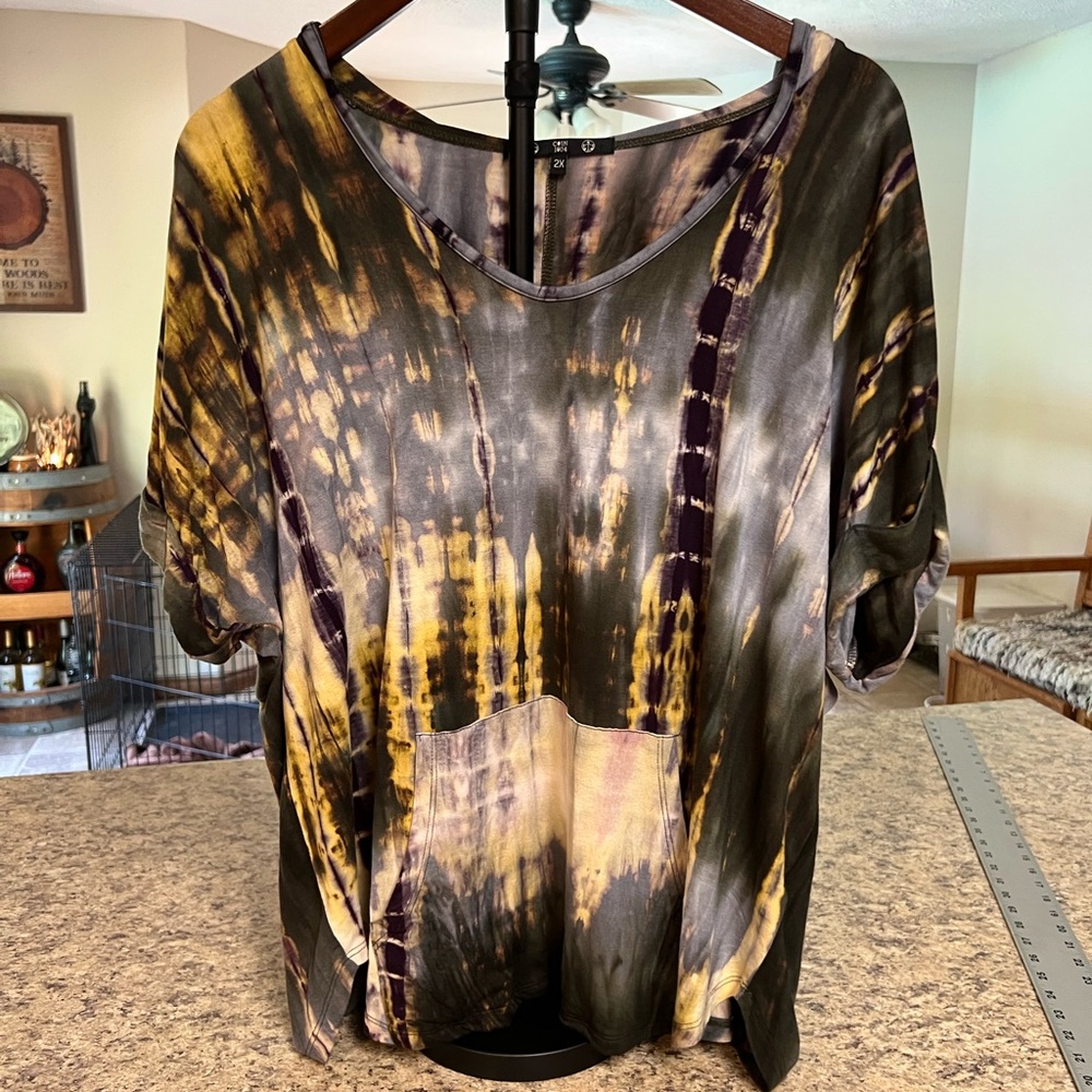 Coin 1804 women’s Tie-Dye V-Neck hooded Short Sleeve top Front Pocket